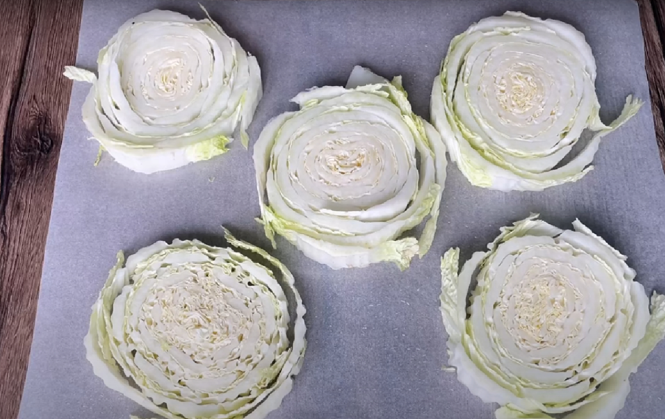 Летние бургеры с капустой вместо хлеба: рецепт легких стейков с капусты и фарша